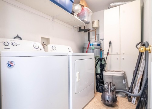 #306-5110 Cordova Bay Rd, Saanich, BC - Indoor Photo Showing Laundry Room