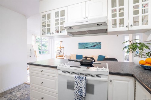 #306-5110 Cordova Bay Rd, Saanich, BC - Indoor Photo Showing Kitchen
