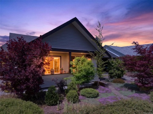 3305 Ninth St, Cumberland, BC 