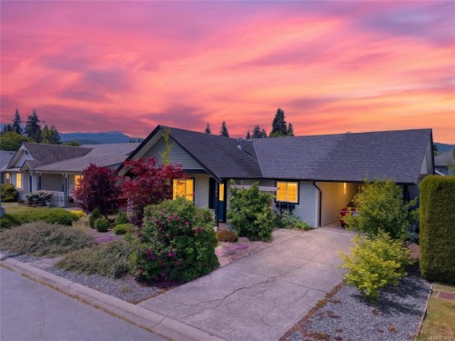 3305 Ninth St, Cumberland, BC 