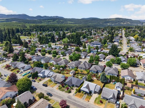 3305 Ninth St, Cumberland, BC 