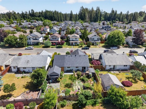 3305 Ninth St, Cumberland, BC 