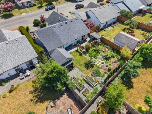 3305 Ninth St, Cumberland, BC 