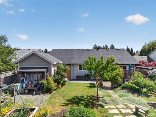 3305 Ninth St, Cumberland, BC 