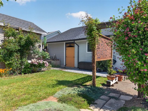 3305 Ninth St, Cumberland, BC 