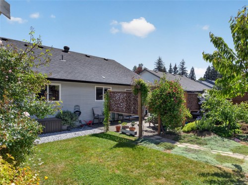 3305 Ninth St, Cumberland, BC 