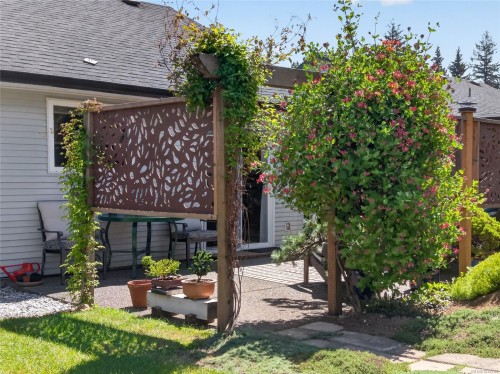 3305 Ninth St, Cumberland, BC 