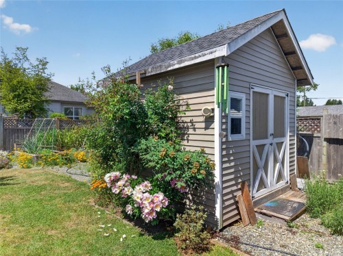 3305 Ninth St, Cumberland, BC 