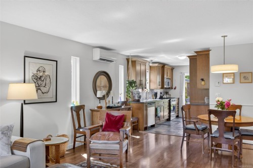 3305 Ninth St, Cumberland, BC 