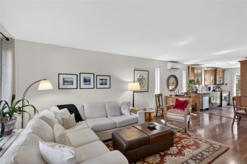 3305 Ninth St, Cumberland, BC 