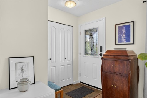 3305 Ninth St, Cumberland, BC 