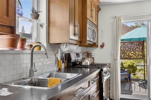 3305 Ninth St, Cumberland, BC 
