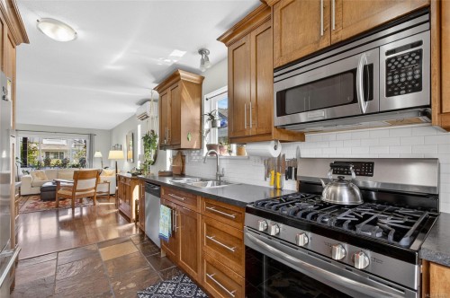 3305 Ninth St, Cumberland, BC 