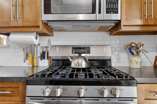 3305 Ninth St, Cumberland, BC 
