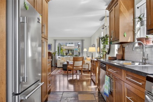 3305 Ninth St, Cumberland, BC 