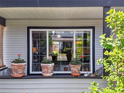3305 Ninth St, Cumberland, BC 