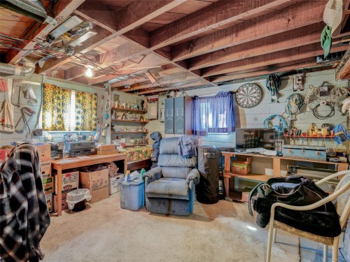 8 Camden Ave, View Royal, BC 