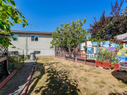 8 Camden Ave, View Royal, BC 