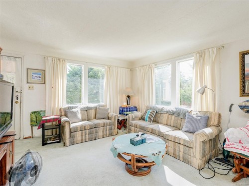 8 Camden Ave, View Royal, BC 