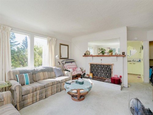 8 Camden Ave, View Royal, BC 