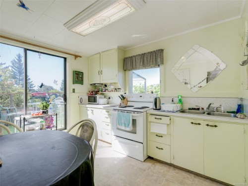 8 Camden Ave, View Royal, BC 