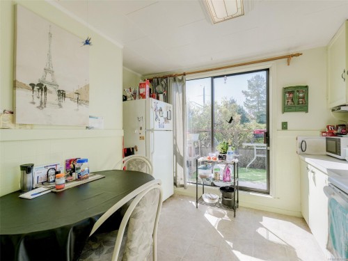 8 Camden Ave, View Royal, BC 