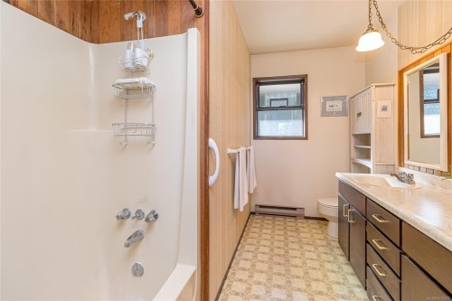 1398 Haida Rd, Duncan, BC 
