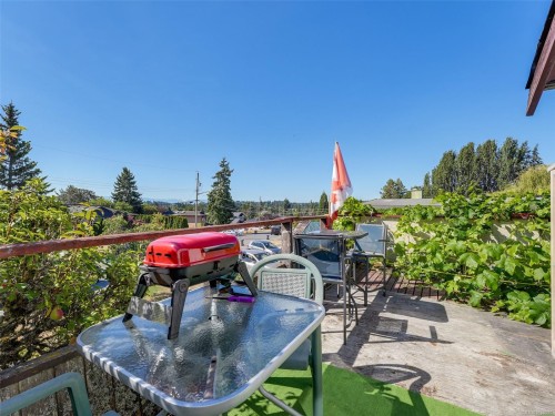 8 Camden Ave, View Royal, BC 
