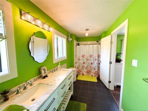 2440 Roome Rd, Duncan, BC 