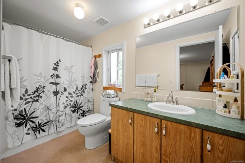 #102-2200 Lambert Dr, Courtenay, BC 