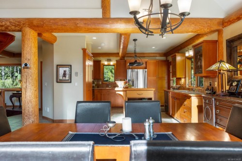 900 Spider Lake Rd, Qualicum Beach, BC 
