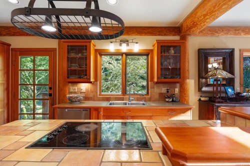900 Spider Lake Rd, Qualicum Beach, BC 