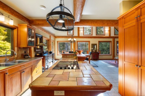 900 Spider Lake Rd, Qualicum Beach, BC 