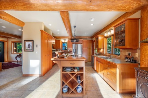 900 Spider Lake Rd, Qualicum Beach, BC 