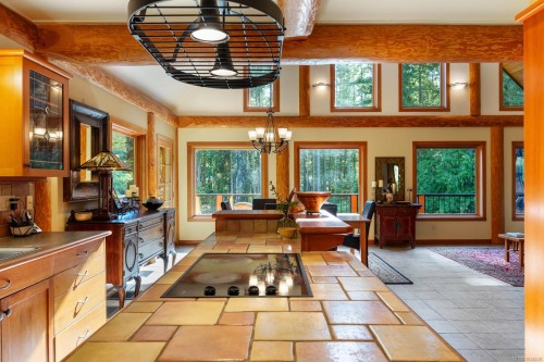 900 Spider Lake Rd, Qualicum Beach, BC 