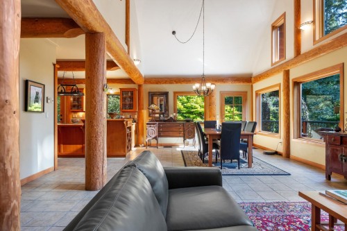 900 Spider Lake Rd, Qualicum Beach, BC 