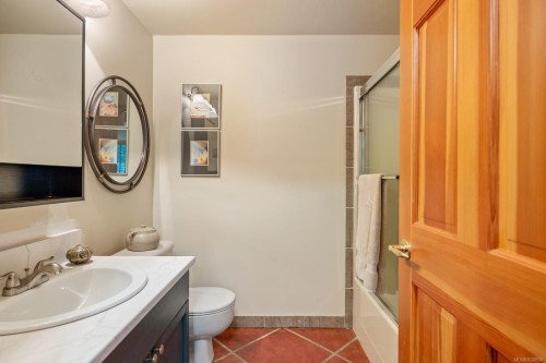 900 Spider Lake Rd, Qualicum Beach, BC 