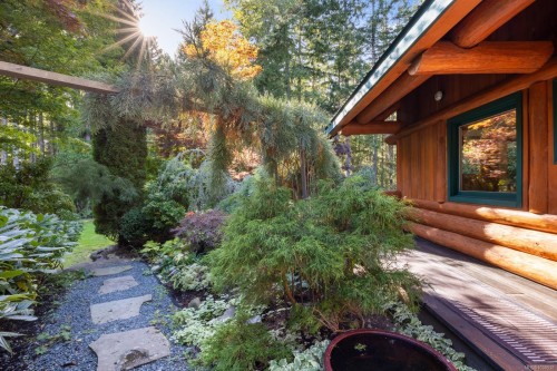 900 Spider Lake Rd, Qualicum Beach, BC 