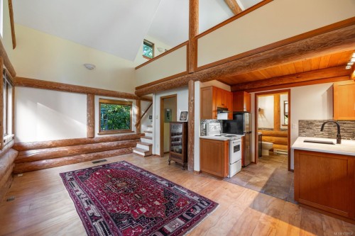 900 Spider Lake Rd, Qualicum Beach, BC 
