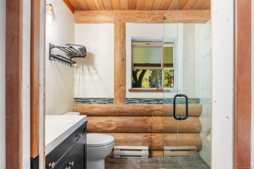 900 Spider Lake Rd, Qualicum Beach, BC 