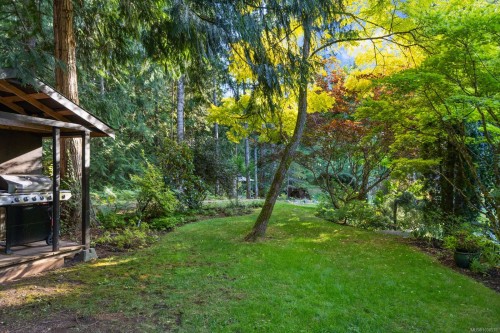 900 Spider Lake Rd, Qualicum Beach, BC 