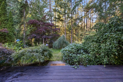 900 Spider Lake Rd, Qualicum Beach, BC 