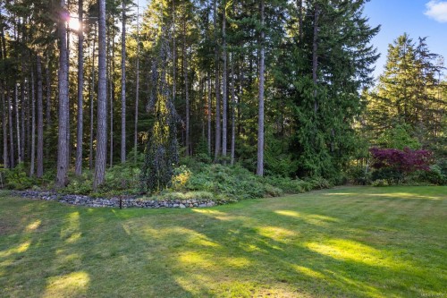 900 Spider Lake Rd, Qualicum Beach, BC 