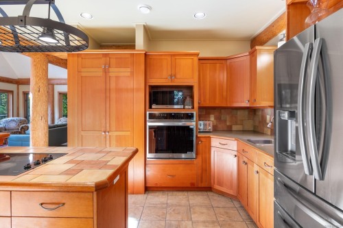 900 Spider Lake Rd, Qualicum Beach, BC 