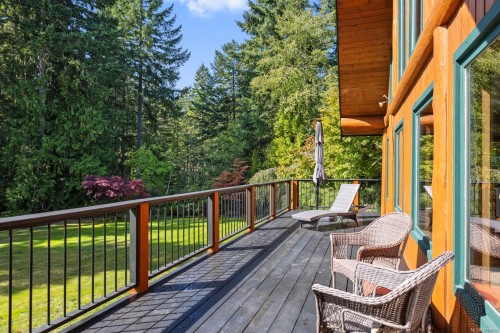 900 Spider Lake Rd, Qualicum Beach, BC 