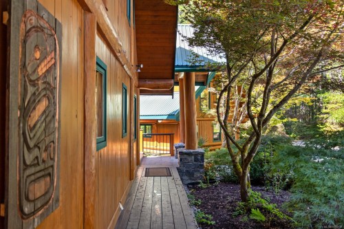 900 Spider Lake Rd, Qualicum Beach, BC 