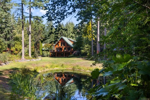 900 Spider Lake Rd, Qualicum Beach, BC 