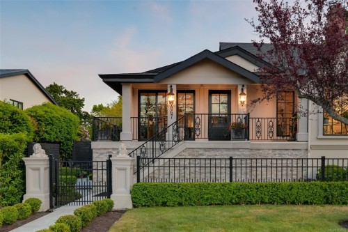 867 Victoria Ave, Oak Bay, BC 
