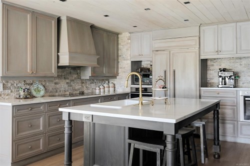 867 Victoria Ave, Oak Bay, BC 