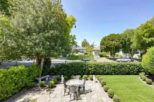 867 Victoria Ave, Oak Bay, BC 